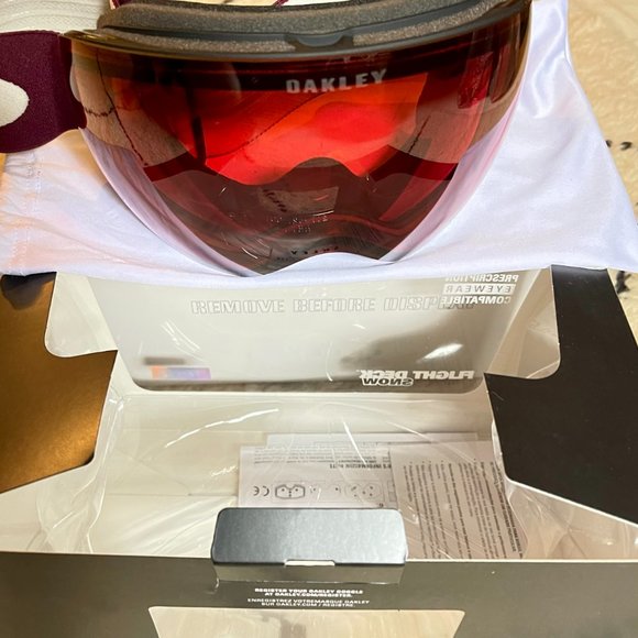 Brand New Oakley Flight Deck XL Prizm Snow Rose Goggles - Picture 2 of 8